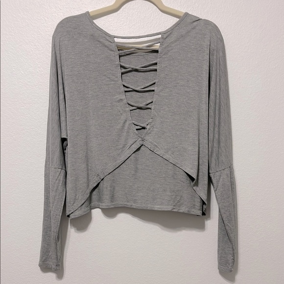 Forever 21 Tops - Forever 21 Open Back Cropped Long Sleeve Lightweight Size Medium PTP 23” EUC